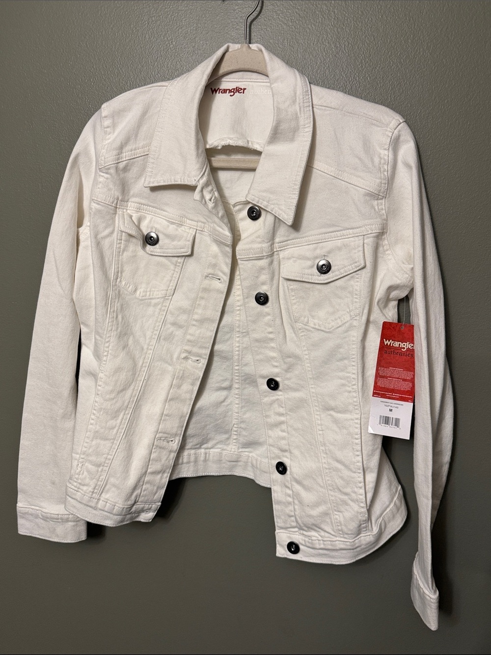NWT. Wrangler White Women's Denim Trucker Jacket. Size M